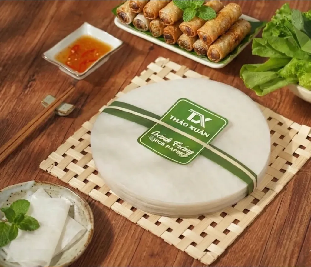 Bánh chả giò Thảo Xuân mang đến những cuốn chả giò giòn ngon, đẹp mắt và ít hút dầu.
