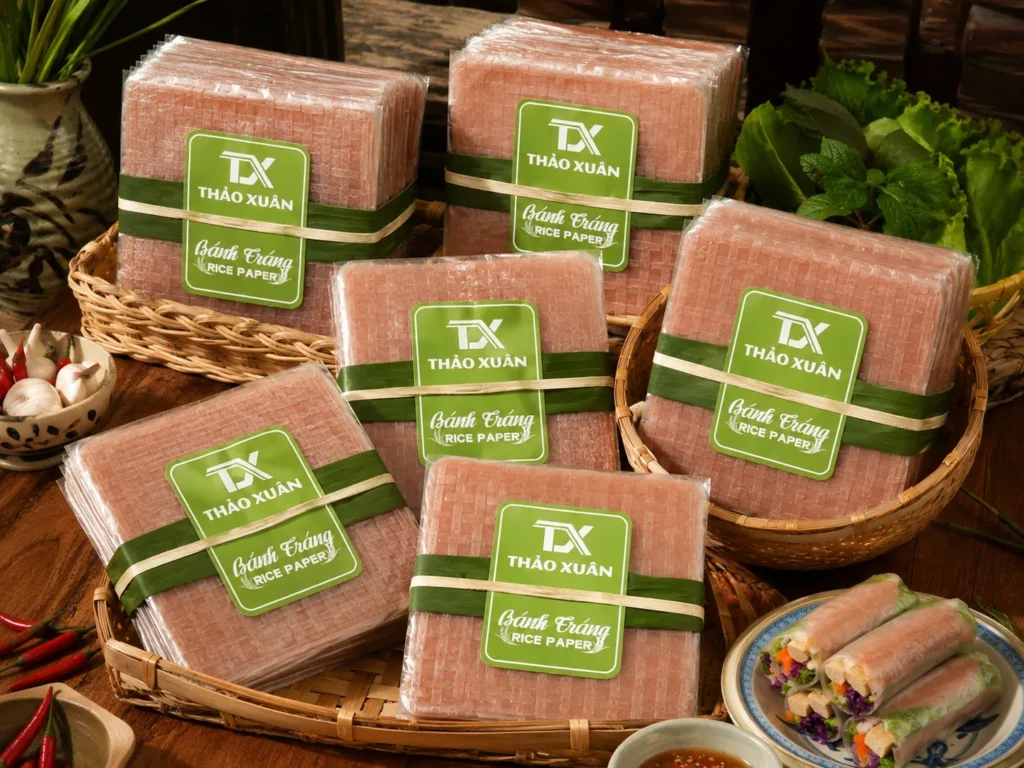 Bánh Tráng Gạo Lứt Huyết Rồng - Vuông Thảo Xuân mang đến sự tiện lợi, dễ chế biến và đáp ứng đa dạng nhu cầu sử dụng trong cuộc sống hằng ngày.